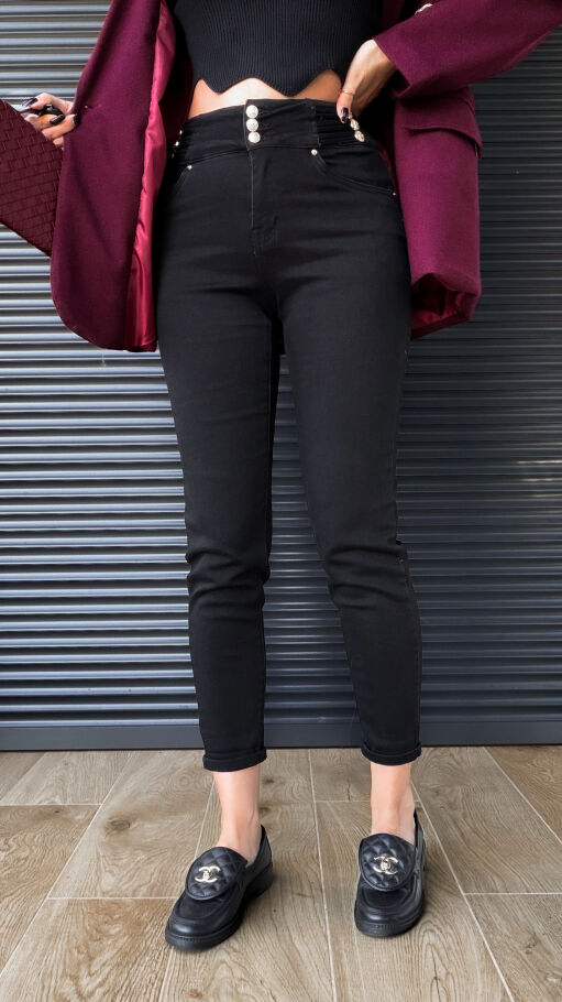 Czarne elastyczne spodnie jeansowe MOM FIT złote guziki - R240