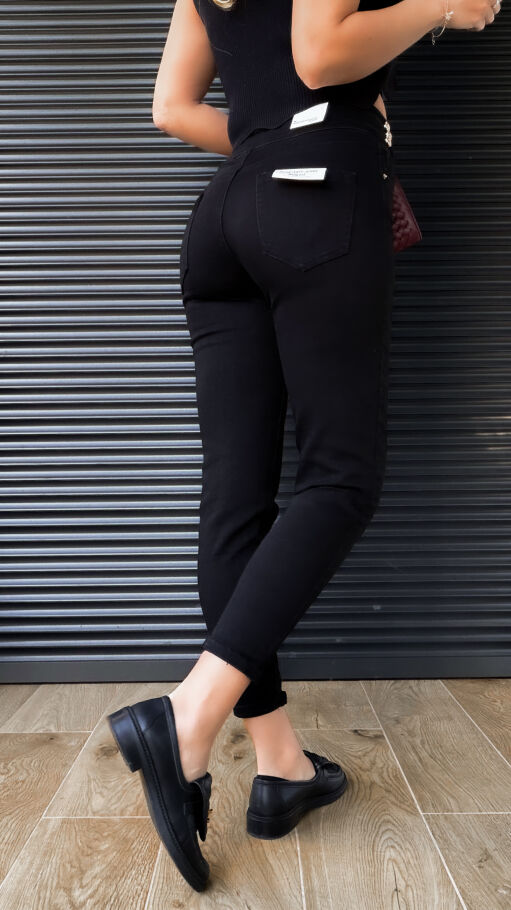 Czarne elastyczne spodnie jeansowe MOM FIT złote guziki - R240