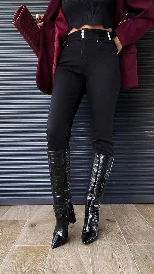 Czarne elastyczne spodnie jeansowe MOM FIT złote guziki - R240