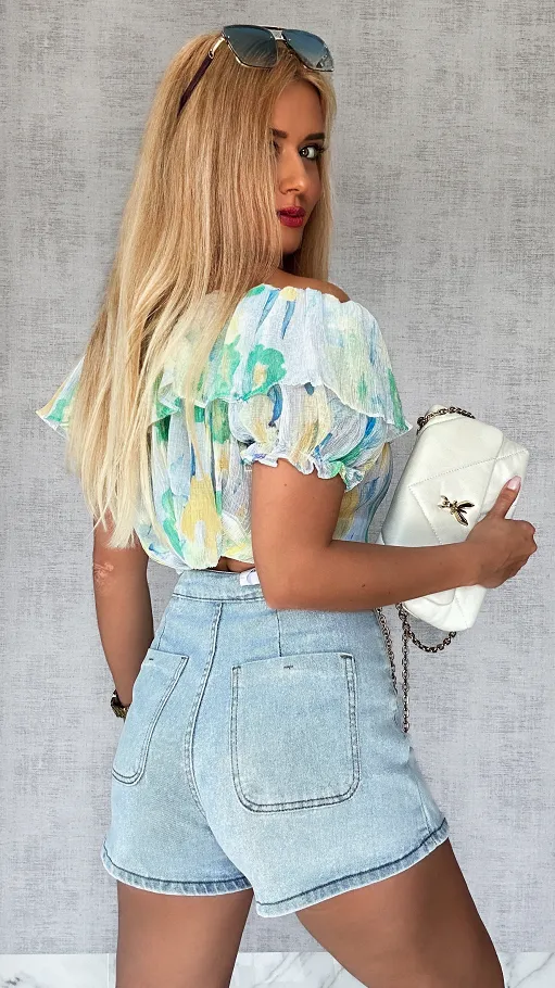 Elastyczne jeansowe spódnico-spodenki z guzikami jasny JEANS - P531A