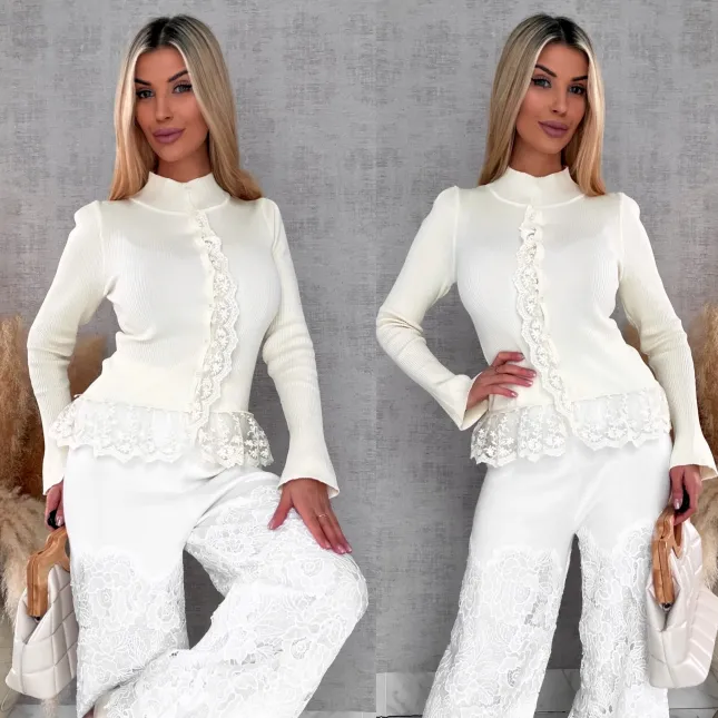 Świetna dzianinowy bluzka z koronką i dzwonami ONE SIZE ecru - R730