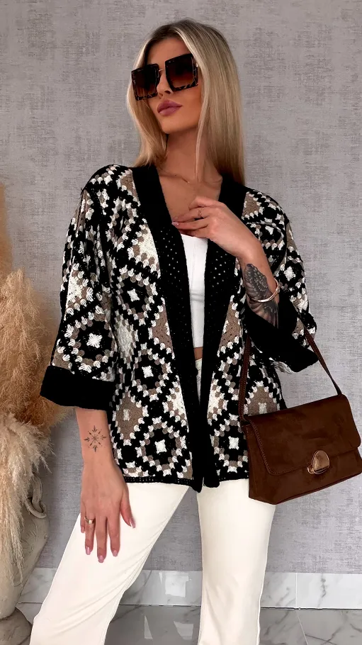 Modna oryginalna szydełkowa narzutka ONE SIZE czarno beżowa - R692A