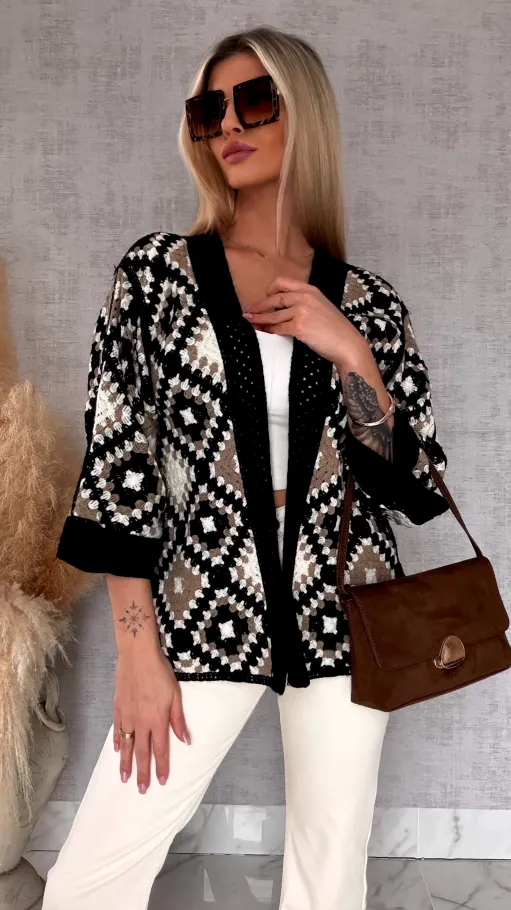 Modna oryginalna szydełkowa narzutka ONE SIZE czarno beżowa - R692A