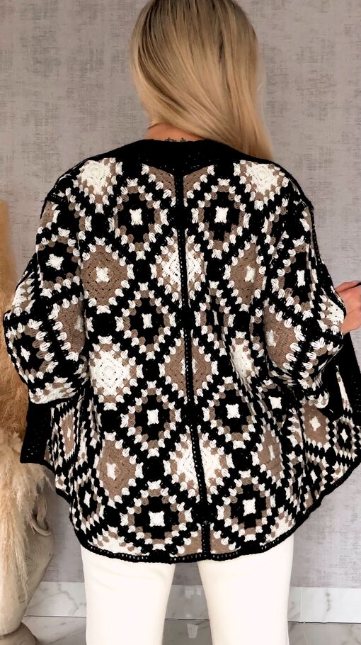 Modna oryginalna szydełkowa narzutka ONE SIZE czarno beżowa - R692A
