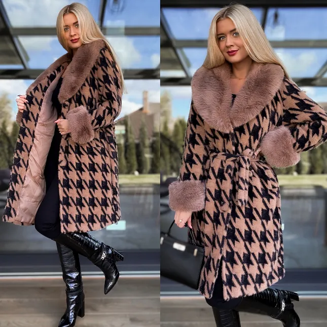 Stylowy płaszcz ALPAKA w pepitkę z futerkowymi wstawkami - R199