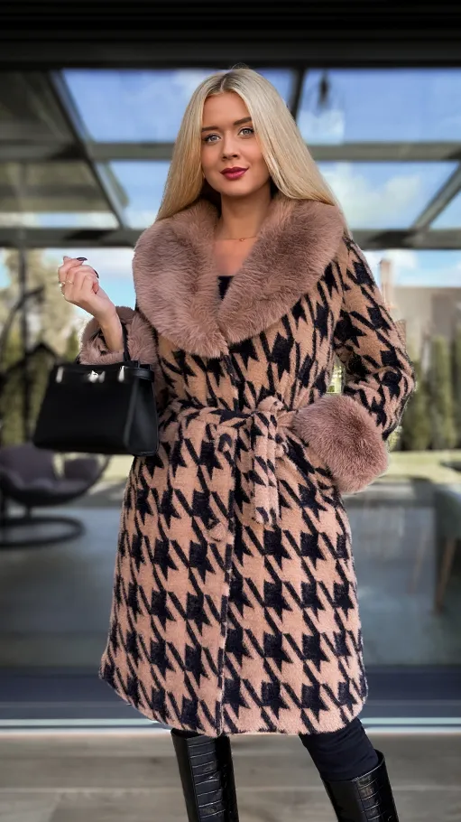 Stylowy płaszcz ALPAKA w pepitkę z futerkowymi wstawkami - R199