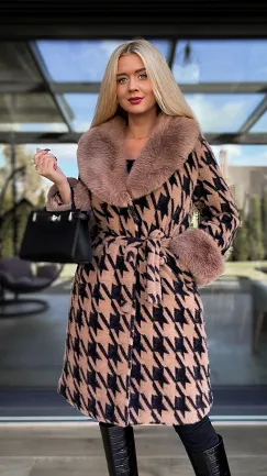 Stylowy płaszcz ALPAKA w pepitkę z futerkowymi wstawkami - R199
