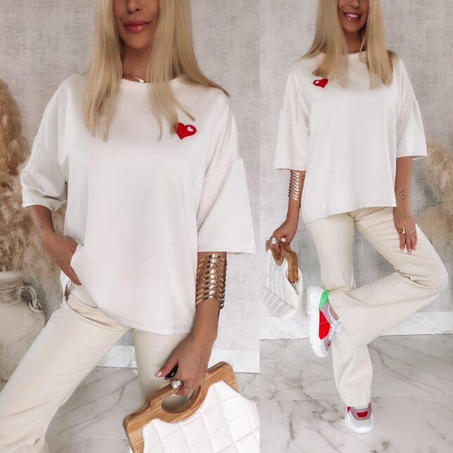 Luźna bluzka z czerwonym serduszkiem ONE SIZE jasno beżowa - R820