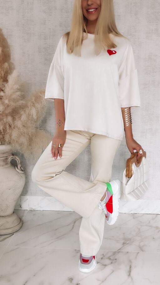 Luźna bluzka z czerwonym serduszkiem ONE SIZE jasno beżowa - R820