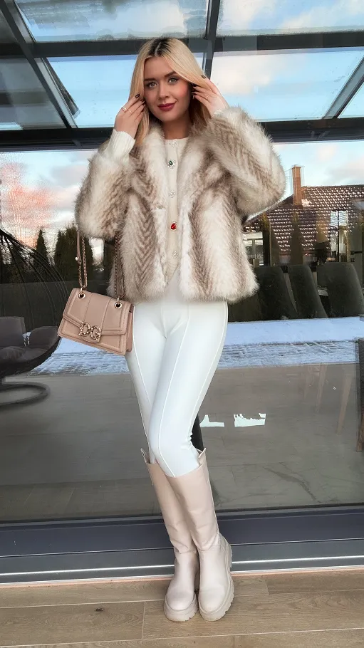 Piękne beżowe futerko imitacja JENOTA - R319