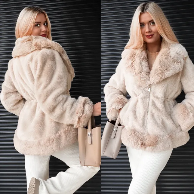 Jasno beżowe futerko z pięknym kołnierzem ONE SIZE - R328