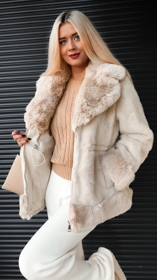 Jasno beżowe futerko z pięknym kołnierzem ONE SIZE - R328