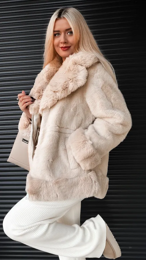 Jasno beżowe futerko z pięknym kołnierzem ONE SIZE - R328