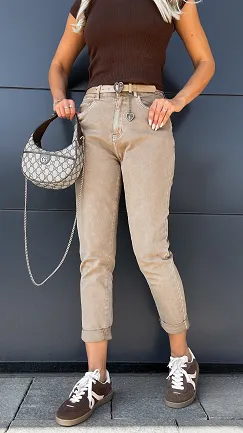 Elastyczne beżowe spodnie jeansowe MOM FIT z paskiem - R002