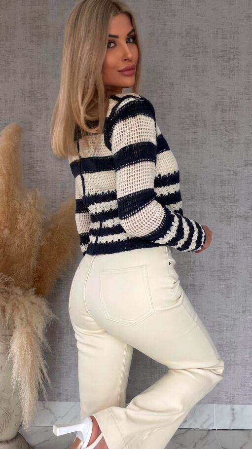 Szydełkowy sweter zapinany na guziki z granatem ONE SIZE - R745