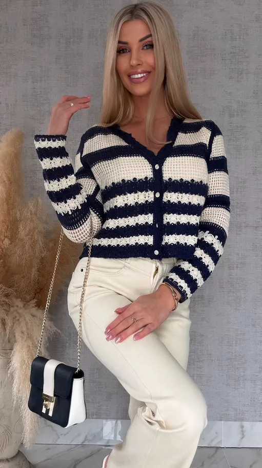 Szydełkowy sweter zapinany na guziki z granatem ONE SIZE - R745