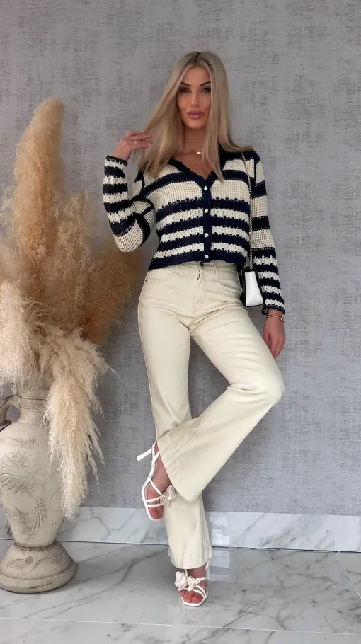 Szydełkowy sweter zapinany na guziki z granatem ONE SIZE - R745