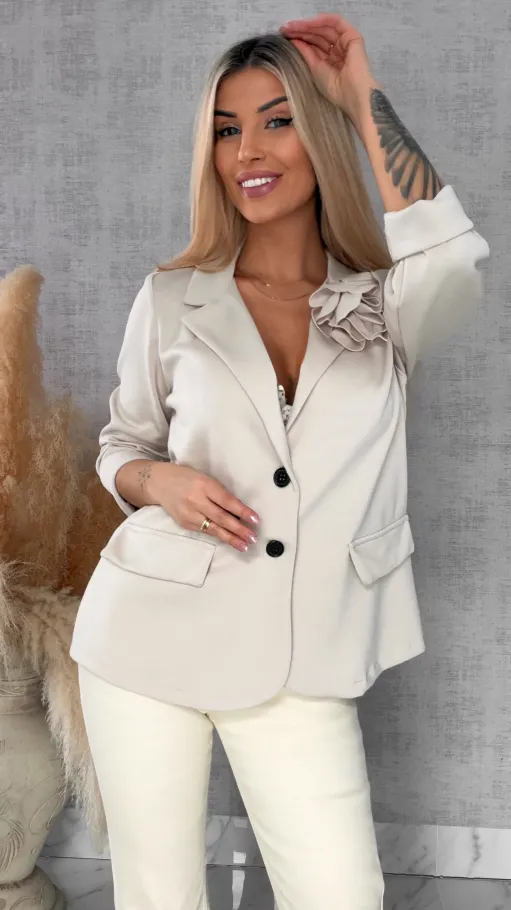 Wygodna masełkowa marynarka z różą BEŻOWA one size - R556A