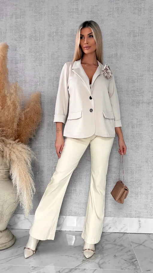 Wygodna masełkowa marynarka z różą BEŻOWA one size - R556A