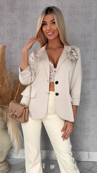 Wygodna masełkowa marynarka z różą BEŻOWA one size - R556A