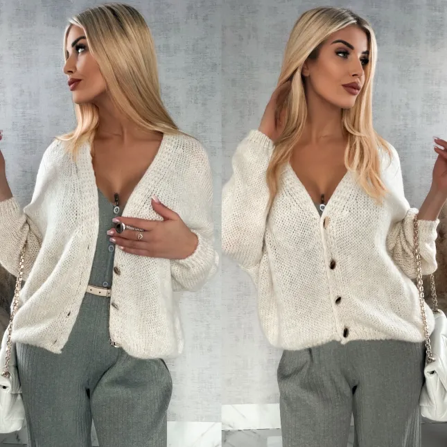 Lekki puszysty sweter na guziki JASNY BEŻ - P148A