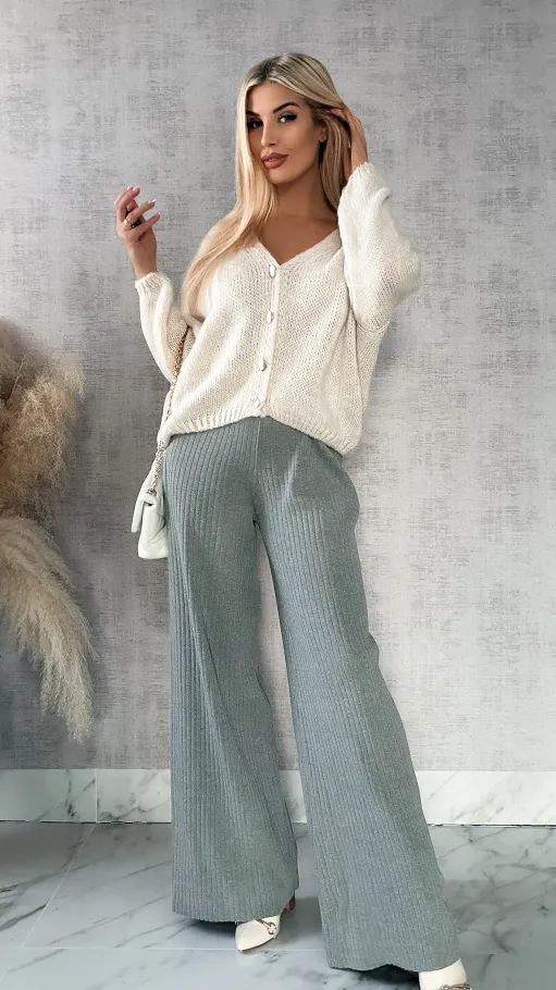 Lekki puszysty sweter na guziki JASNY BEŻ - P148A