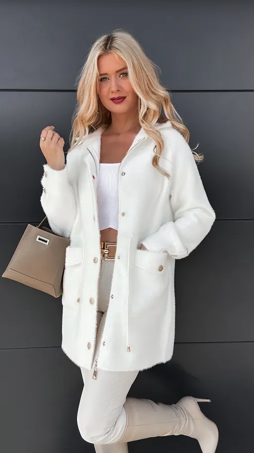 Wełniany płaszcz z ALPAKI w kolorze ecru ze złotymi butonami ONE SIZE - R046