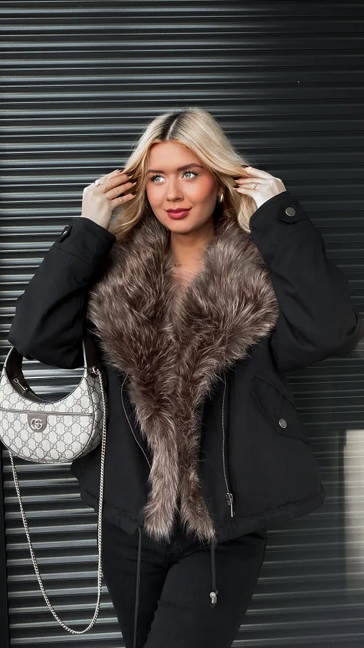 Czarna bawełniana ocieplana kurtka zimowa z futerkiem ONE SIZE - R207