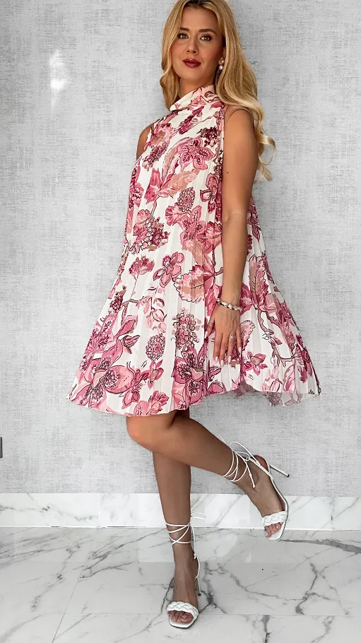 Plisowana różowa sukienka MINI w kwiatowym wzorze - P297A