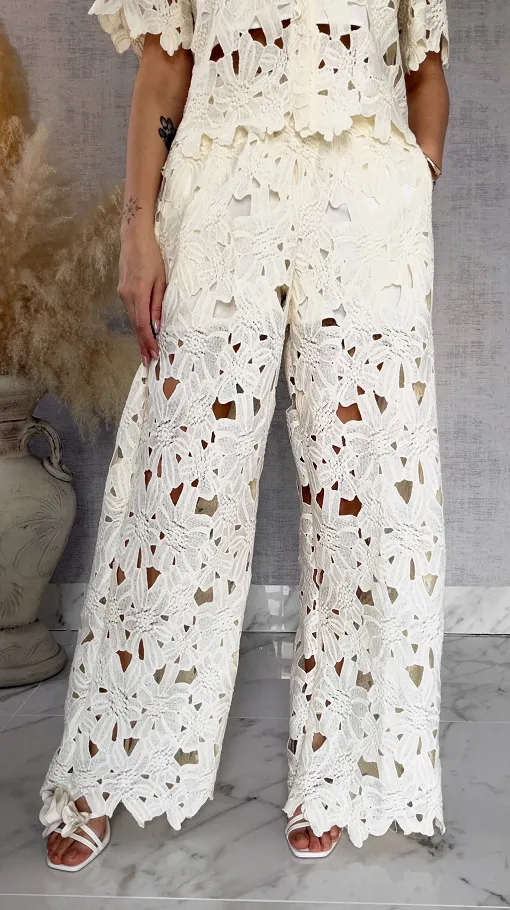 Piękny komplet ecru z gipiury bluzka + spodnie - R676A