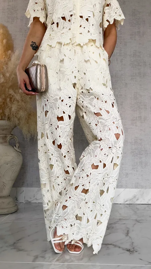 Piękny komplet ecru z gipiury bluzka + spodnie - R676A