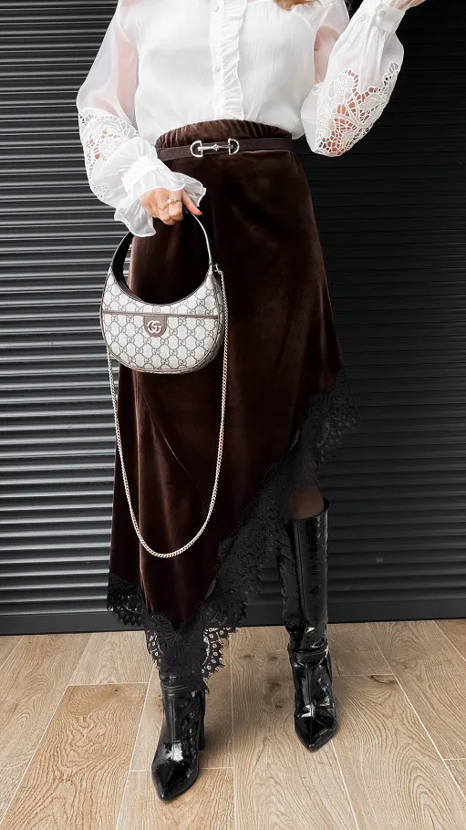 Asymetryczna aksamitna spódnica z koronką ONE SIZE czekolada - R405