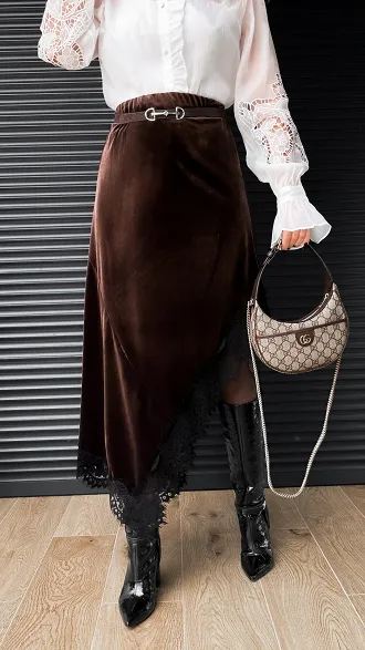 Asymetryczna aksamitna spódnica z koronką ONE SIZE czekolada - R405