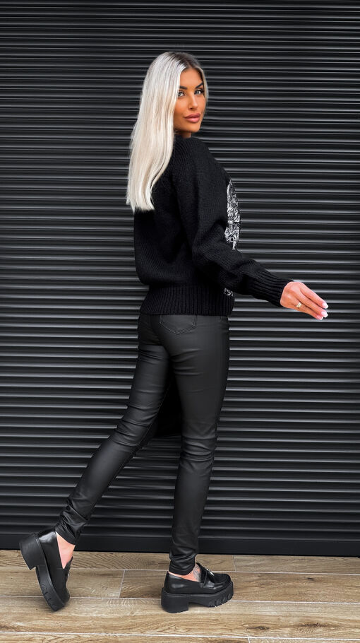 Oryginalny sweter z haftowaną mapą świata oraz zwierzętami ONE SIZE black - S338A