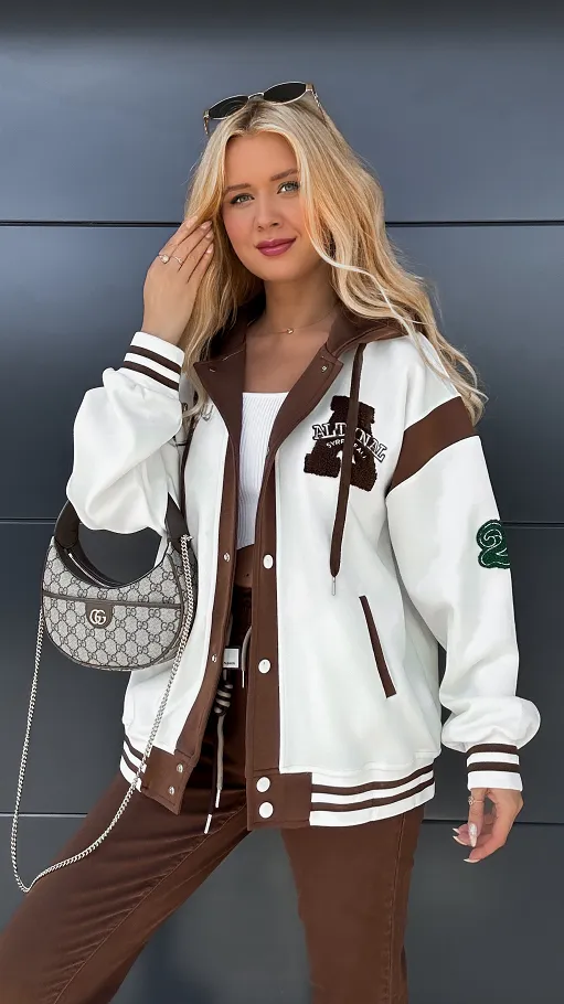 Biała bluza OVERSIZE z kapturem zapinana na butony - P978