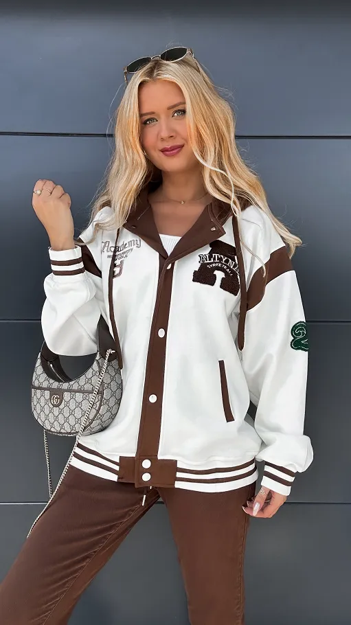 Biała bluza OVERSIZE z kapturem zapinana na butony - P978