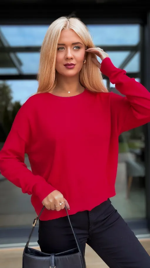 Lekki dzianinowy sweter z klasycznym dekoltem CZERWONY - R144