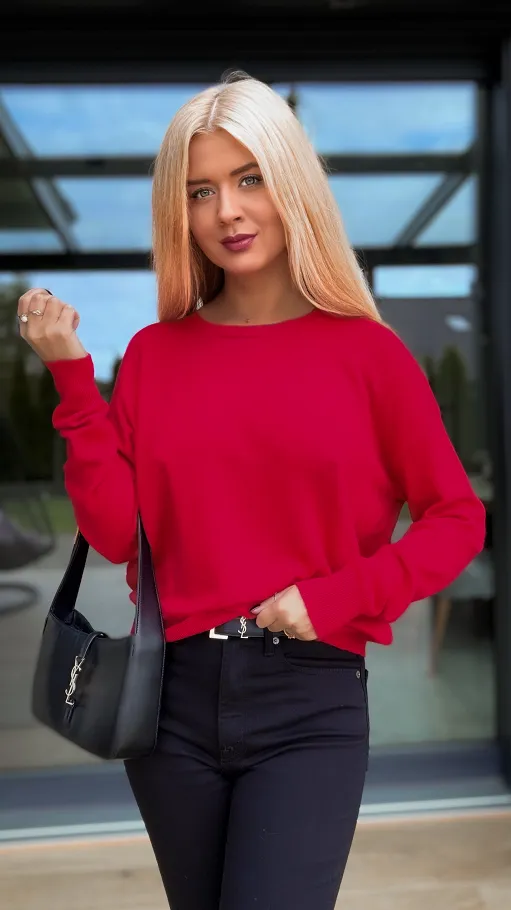 Lekki dzianinowy sweter z klasycznym dekoltem CZERWONY - R144