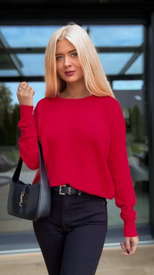 Lekki dzianinowy sweter z klasycznym dekoltem CZERWONY - R144