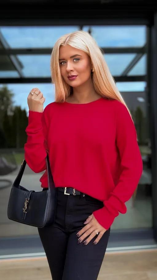 Lekki dzianinowy sweter z klasycznym dekoltem CZERWONY - R144