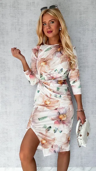 Sukienka w BEŻOWE kwiaty z marszczeniem i rozcięciem ONE SIZE - P509C