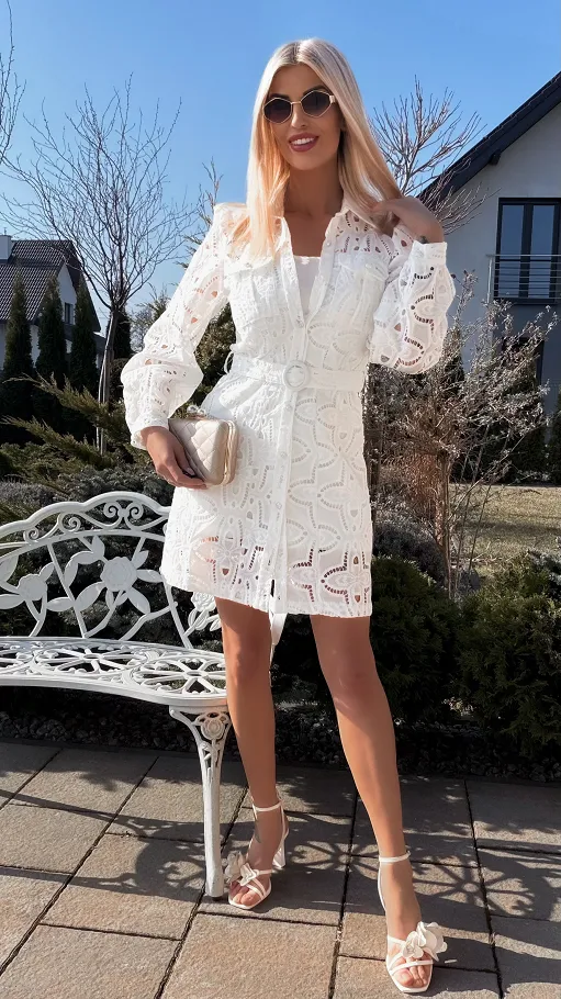 Oryginalna bawełniana sukienka z gipiury zapinana na guziki - R796