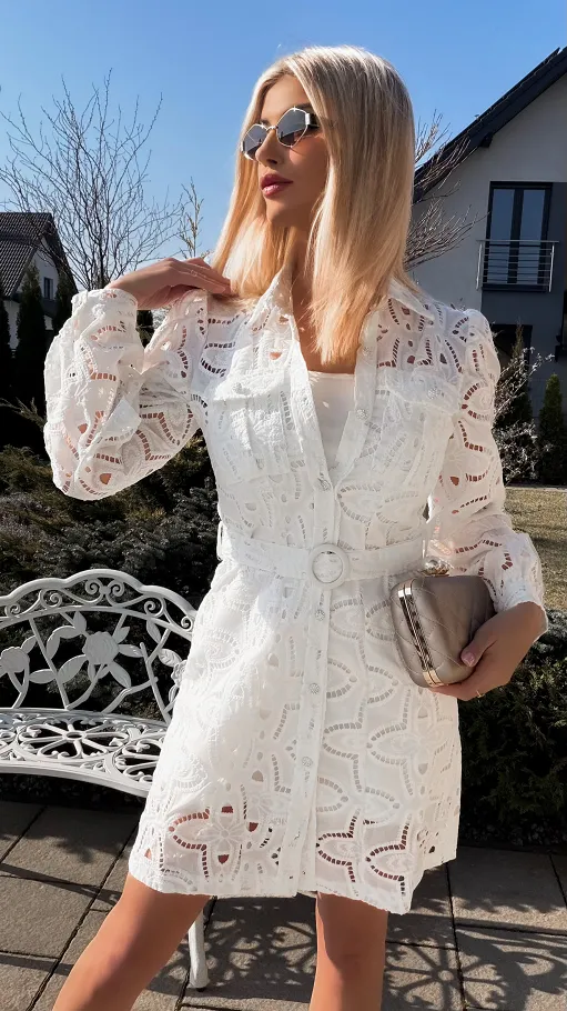 Oryginalna bawełniana sukienka z gipiury zapinana na guziki - R796