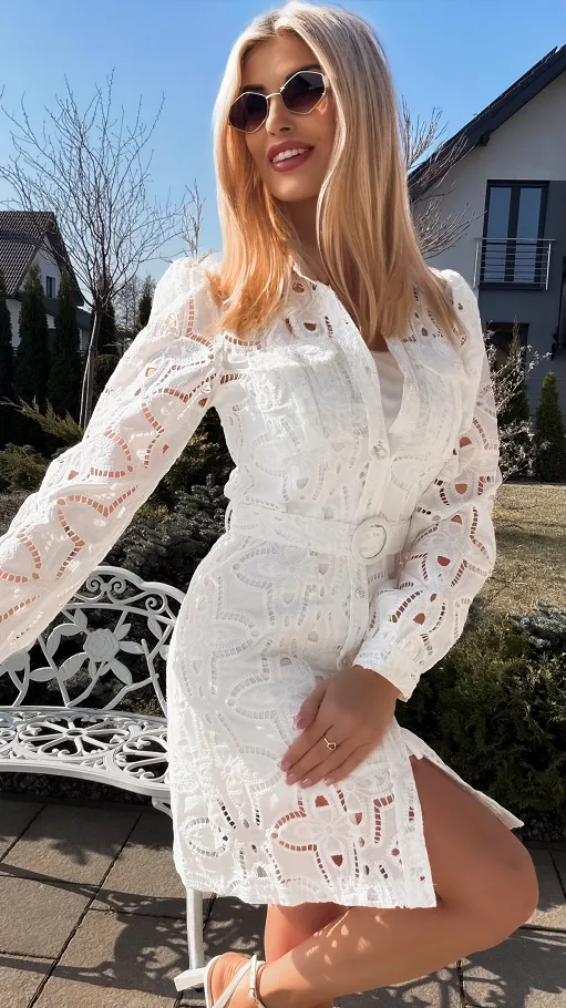 Oryginalna bawełniana sukienka z gipiury zapinana na guziki - R796