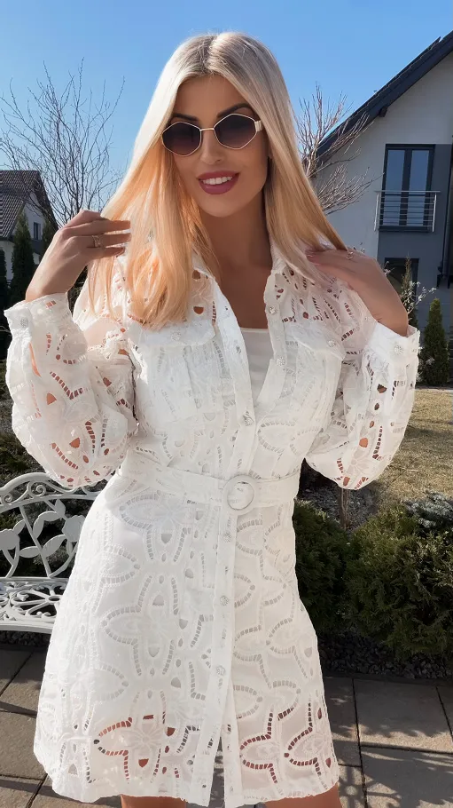 Oryginalna bawełniana sukienka z gipiury zapinana na guziki - R796