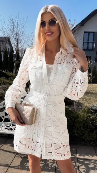 Oryginalna bawełniana sukienka z gipiury zapinana na guziki - R796