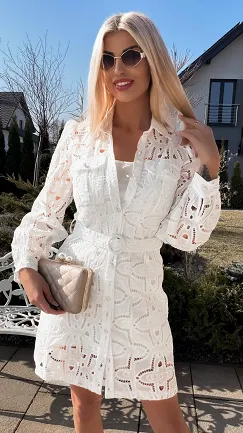 Oryginalna bawełniana sukienka z gipiury zapinana na guziki - R796