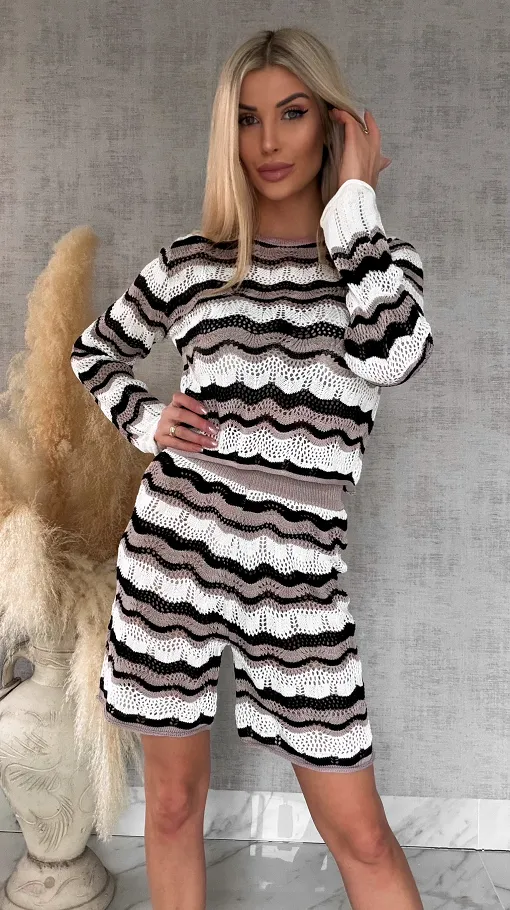 Wyjątkowy ażurowy komplet w czarne paski bluzka + spodenki WISKOZA - R724