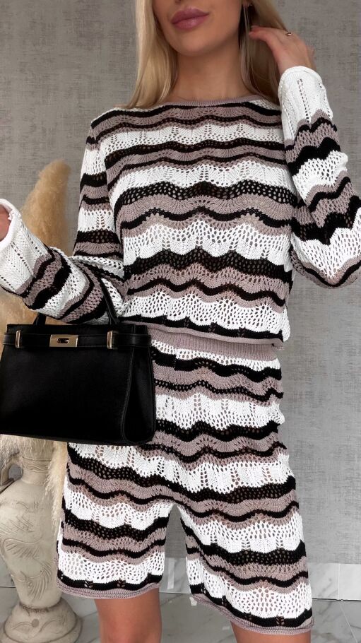 Wyjątkowy ażurowy komplet w czarne paski bluzka + spodenki WISKOZA - R724