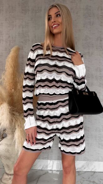 Wyjątkowy ażurowy komplet w czarne paski bluzka + spodenki WISKOZA - R724